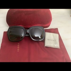 Gucci sunglasses square oversized with velvet case, bag, cloth, never worn